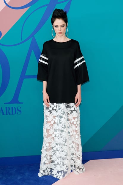 Coco Rocha, con top y falda de Cynthia Rowley.