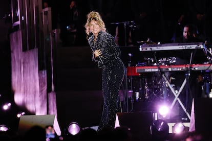 Karol G, en un momento de su actuación en la plaza de San Pedro, en el Vaticano, la noche de este sábado.