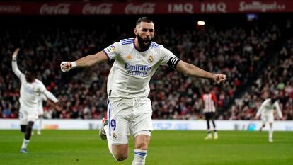 Benzema celebra su primer gol en San Mamés.