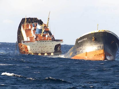 El petrolero Prestige se hundió el 19 de noviembre de 2002 frente a la costa noroeste de España.