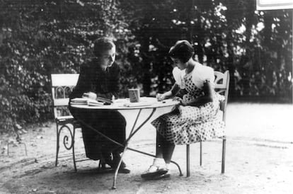 Carmen Franco estudia en Burgos, en 1937.