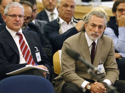 Francisco Correa y Pablo Crespo durante un juicio sobre el caso Gürtel, en 2016.