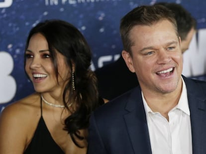 El actor Matt Damon y su esposa, Luciana Barroso, en el estreno de 'Men in Black International' en Nueva York en junio de 2019.