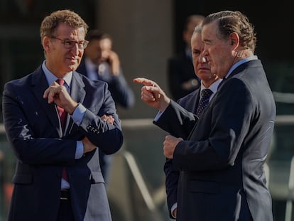 El líder del PP, Alberto Núñez Feijóo, el lehendakari, Oñigo Urkullu, y el presidente del Instituto de la Empresa Familiar (IEF), Andrés Sendagorta.