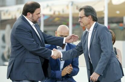 Artur Mas (d) y Oriol Junqueras (i), en la presentaci&oacute;n de la lista Junts pel Si