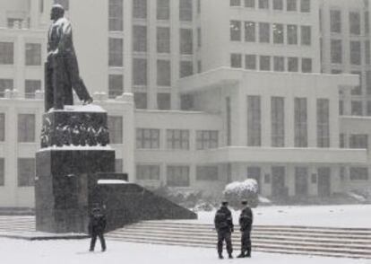 Estatua de Lenin en la plaza de la Independencia de Minsk, capital de Bielorrusia.
