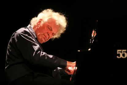 El pianista Joachim Kühn, actuando en San Sebastián.