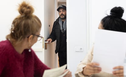 La Plataforma Som Sant Roc atiende a los vecinos con riesgo de ser desahuciados. 