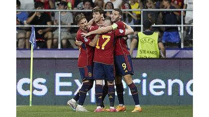 Los jugadores de la selección española sub-21 celebran un gol a Ucrania (5-1) en las semifinales del Europeo de la categoría.