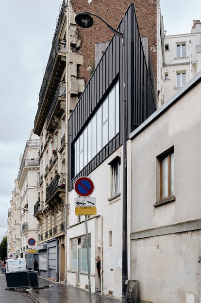 Vista externa de la casa en el distrito 18 de París.