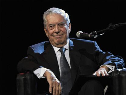 Vargas Llosa during Argentina's international book fair.