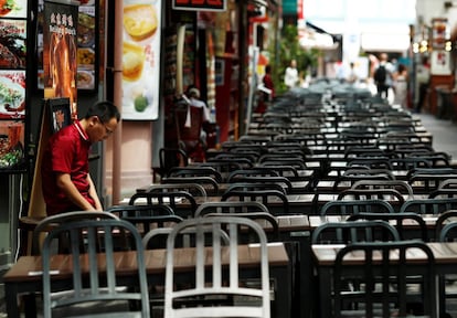 Restaurantes vacíos en una zona turística de Singapur. Fotografía tomada el 2 de marzo.