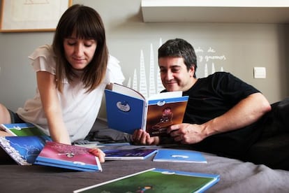 Eva Bonafonte y Chema Di&eacute;guez, fundadores de Un caim&aacute;n azul.