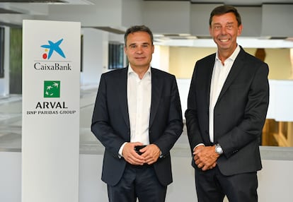Jordi Nicolau, director de Payments & Consumer de CaixaBank, y Alain van Groenendael, CEO de Arval.