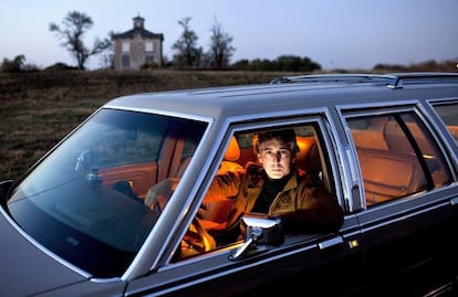 En su coche y cerca de su ciudad natal, Alexander Payne en Omaha.