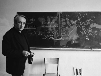 Louis Althusser, fotografiado en 1973 durante una de sus clases en la Escuela Normal Superior de París.