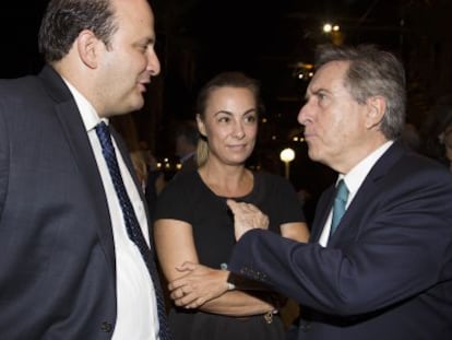 El director de la SER, Alejandro Nieto, con la alcaldesa, Sonia Castedo, y el periodista I&ntilde;aki Gabilondo en Alicante.
