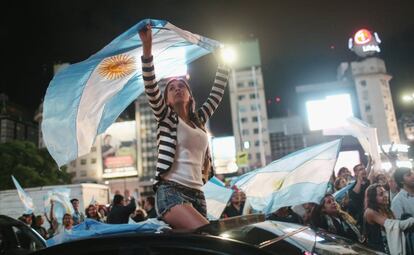 Alegría en las calles de Buenos Aires para celebrar la victoria de Macri.