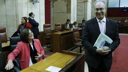 S&aacute;nchez Rubio (sentada) y Dur&aacute;n (de pie), este mi&eacute;rcoles en el Parlamento.