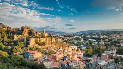 Vista panorámica de Tiflis, la capital de Georgia.