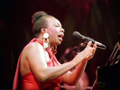 Nina Simone, fallecida en Francia a los 70 años.