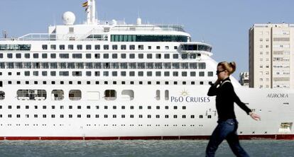 Imagen de un crucero en el puerto de Cádiz.