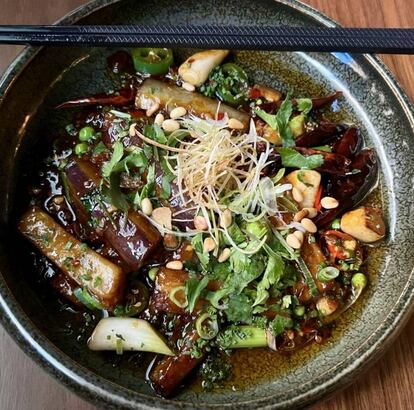 Berenjenas de Sichuan con piñones. J.C. CAPEL