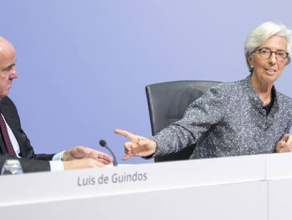 La presidenta del BCE, Christine Lagarde, y el vicepresidente de la entidad, Luis de Guindos, tras una reunión el año pasado.