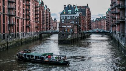 Speicherstadt es la mayor red de almacenes conectados del mundo: 26 hectáreas en una isla del Elba en la que se asientan 17 construcciones de ladrillo.