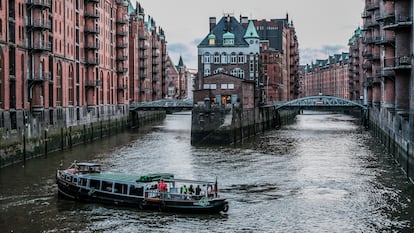 Speicherstadt es la mayor red de almacenes conectados del mundo: 26 hectáreas en una isla del Elba en la que se asientan 17 construcciones de ladrillo.