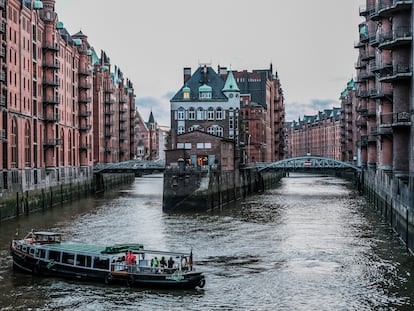 Speicherstadt es la mayor red de almacenes conectados del mundo: 26 hectáreas en una isla del Elba en la que se asientan 17 construcciones de ladrillo.