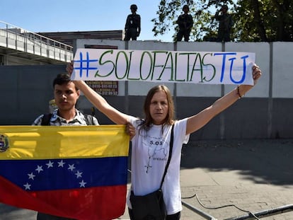 Manifestantes a favor del plan de Guaidó para ofrecer amnistía al Ejército. 