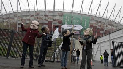 Protestas contra los l&iacute;deres mundiales en la Cumbre del Clima de Varsovia.
