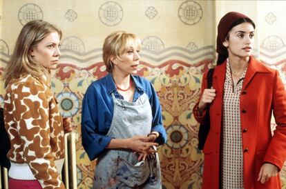 Cecilia Roth, Rosa María Sardá y Penélope Cruz en el filme de 1999 'Todo sobre mi madre'. Se llevó siete premios Goya ese año, incluido el de mejor actriz protagonista para Roth.