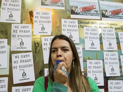 Un miembro de la PAH protesta contra la pobreza energ&eacute;tica. 