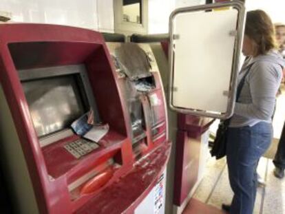 Una sucursal de Caja Laboral fue atacada durante la madrugada de ayer en Bilbao.