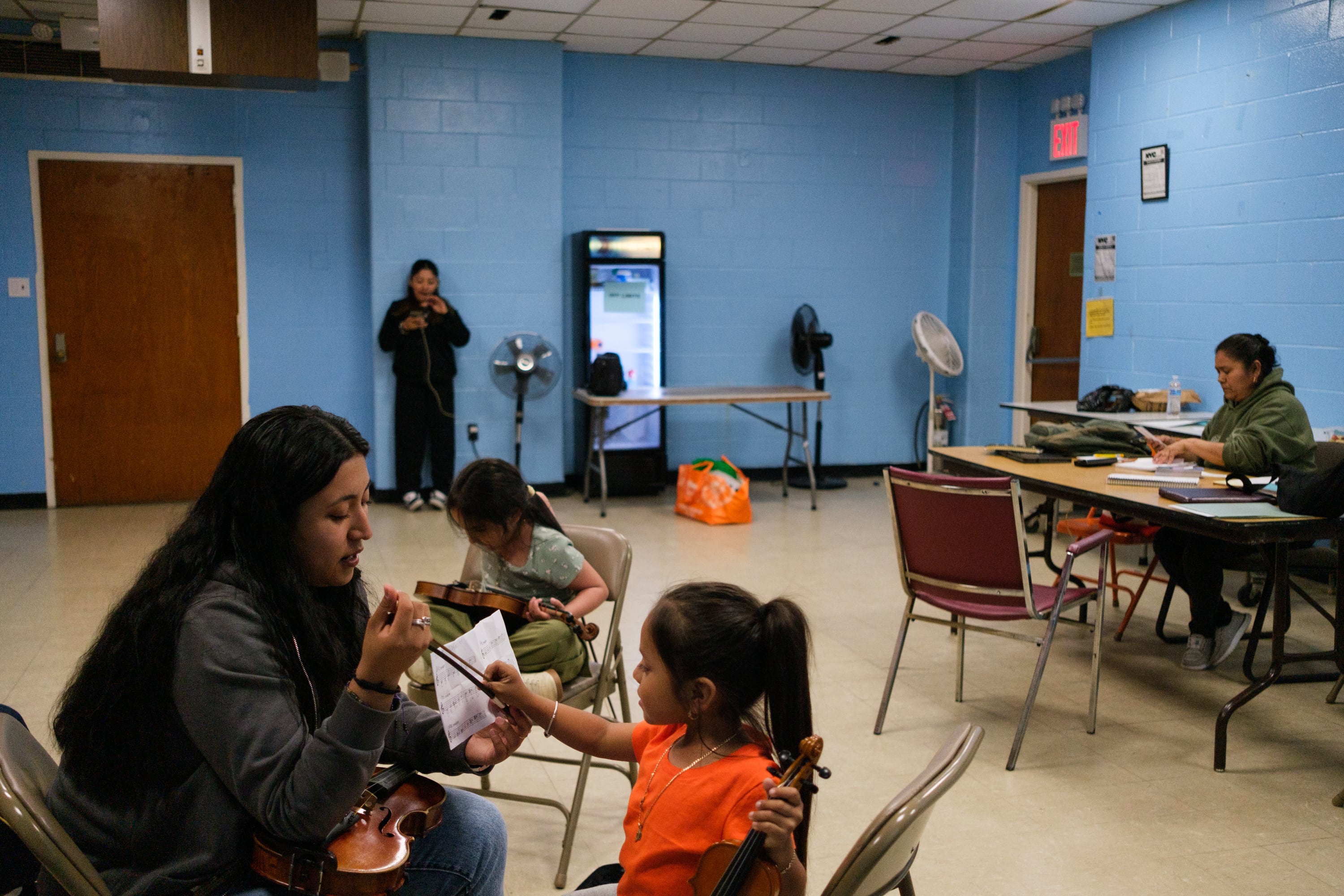 Una escuela de mariachi de Nueva York persiste y prospera en los tiempos antimigrantes de Trump