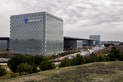 La SEPI ha adquirido el 10% de Telefónica. En la imagen, la sede de la operadora en Madrid.