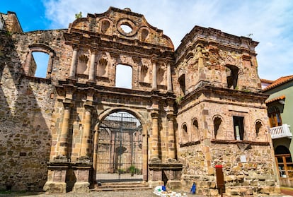 The ruins of the Church of the Society of Jesus, in Casco Viejo. 

