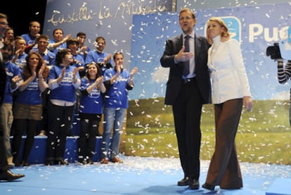 Mariano Rajoy y María Dolores de Cospedal, durante el acto de proclamación en Albacete de esta última como candidata del PP a la presidencia de Castilla-La Mancha.