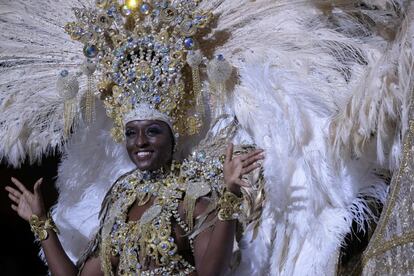 Erika Echuaca, con una fantasía titulada 'Volar sin alas', tras ser elegida Reina del Carnaval de Las Palmas de Gran Canaria, el 1 de marzo de 2019.