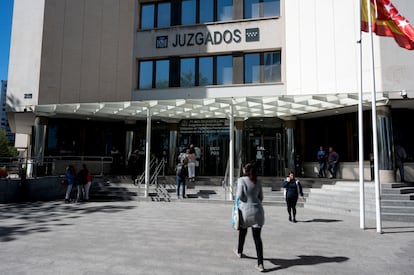 Vista del exterior de los juzgados de la plaza de Castilla en Madrid, en abril de 2023.