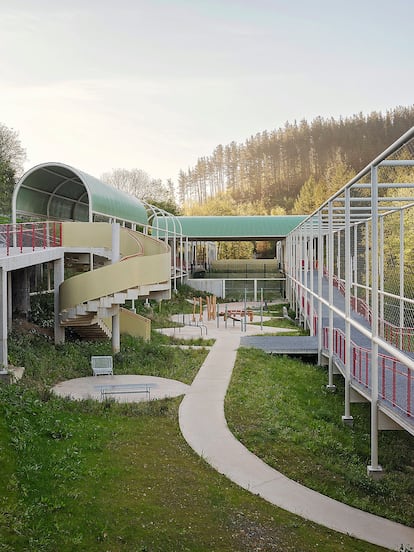 Parque deportivo Zubitegi, un proyecto del estudio BeAr en el pueblo vizcaíno de Mallabia.