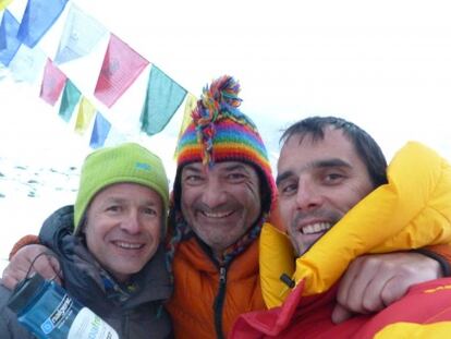 Garra, Lolo y Osiel, en el campo base del Dhaulagiri.