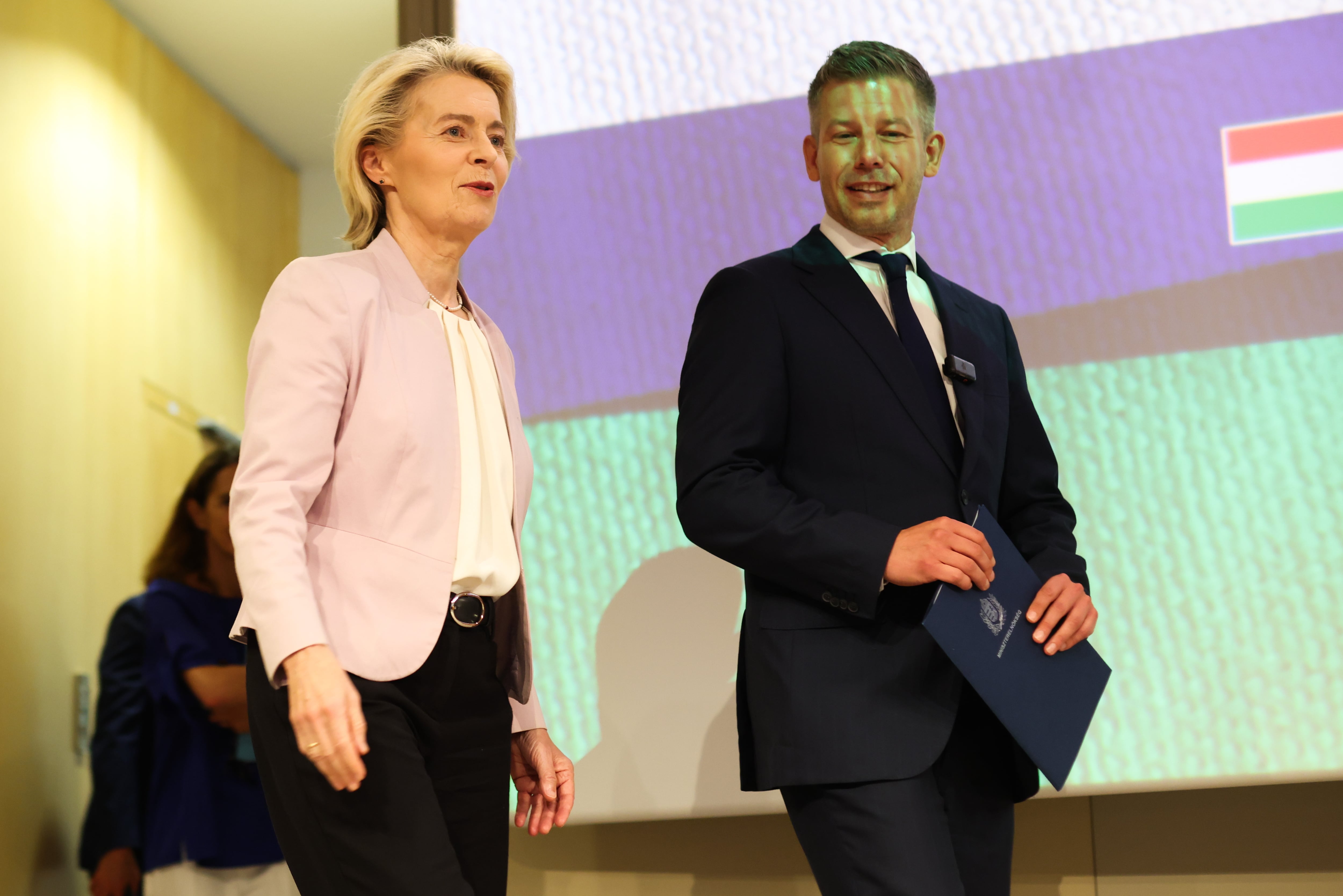 La UE liberará más de 16.000 millones de euros para Hungría tras las reformas prometidas por Magyar