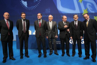 Pedro Luis Uriarte, Guillermo de la Dehesa, Javier Solana, Victoriano Susperregui, Jesús Alberdi, Mario Fernández y Juan José Toribio.