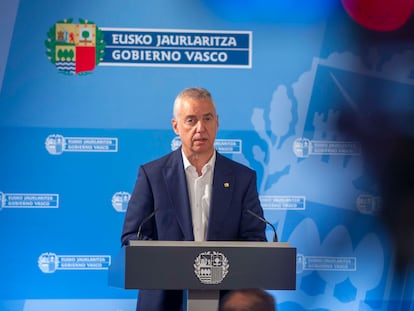 El lehendakari Iñigo Urkullu comparece en rueda de prensa tras el primer Consejo de Gobierno con el que el Ejecutivo pone fin a las vacaciones estivales, este martes en San Sebastián.