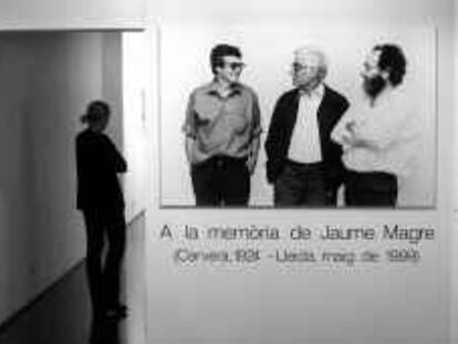 B 33466 - (20.3.2000) - Color - Centre d' Art Sta. Mónica - Foto de Leonor Pedrico donde salen Angel Jové, Jaume Magre y Albert Coma Estadella - Foto : Carmen Secanella -