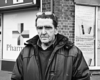 Gerry Byrne caminaba muchas veces por los tejados de las farmacias con el fin de robar medicamentos. Bushbury Lane, Wolverhampton (Inglaterra). 18 de octubre de 2012.