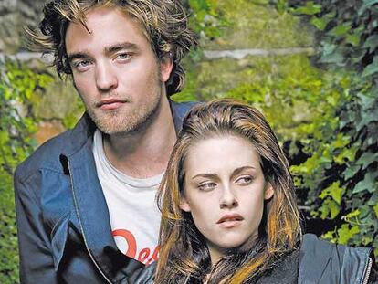 Kristen Stewart y Robert Pattinson protagonizan 'Crepúsculo'